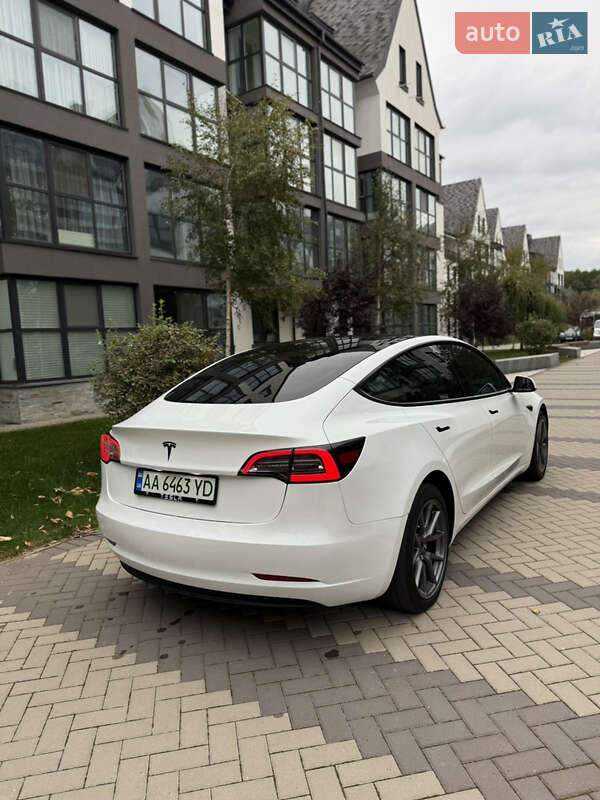 Седан Tesla Model 3 2023 в Києві