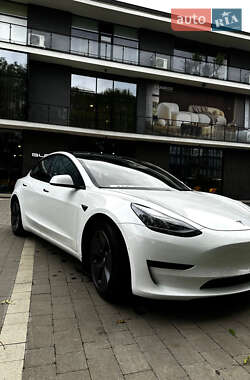 Седан Tesla Model 3 2021 в Ужгороді