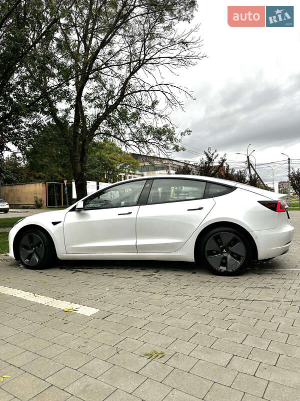 Седан Tesla Model 3 2021 в Ужгороде