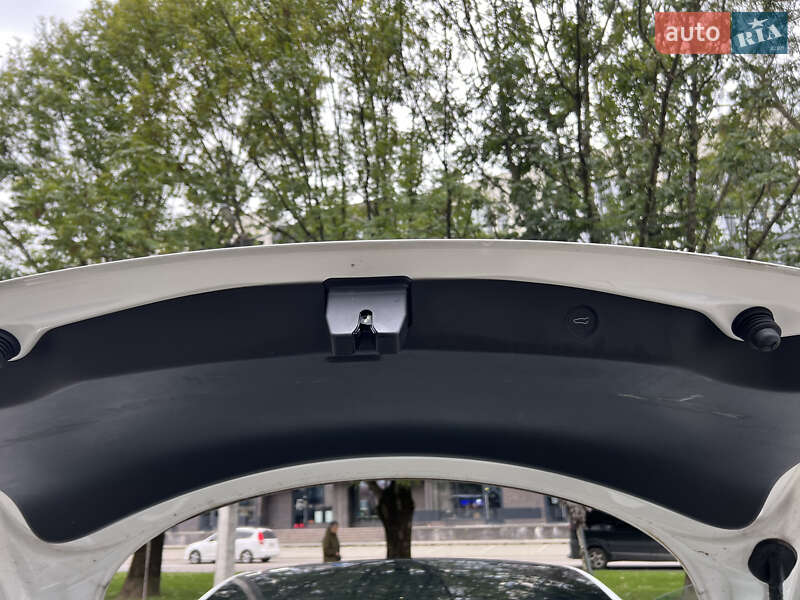 Седан Tesla Model 3 2021 в Ужгороде