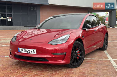 Седан Tesla Model 3 2022 в 