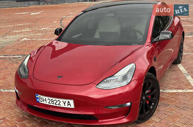 Седан Tesla Model 3 2022 в 