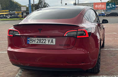 Седан Tesla Model 3 2022 в 