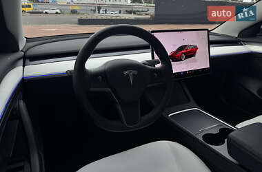 Седан Tesla Model 3 2022 в 