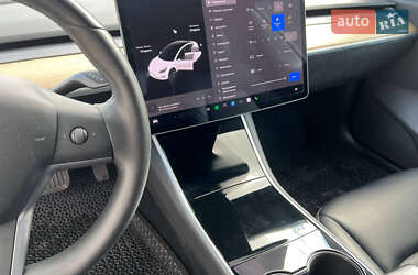 Седан Tesla Model 3 2019 в 