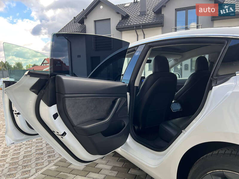 Седан Tesla Model 3 2019 в Шегинях