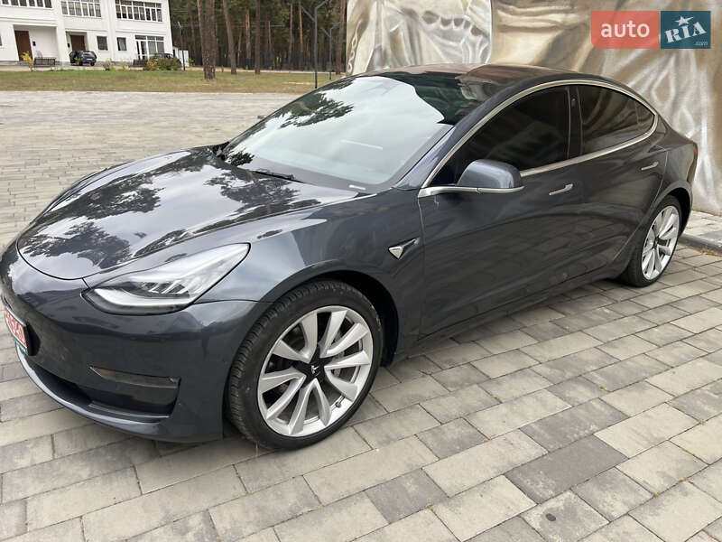 Седан Tesla Model 3 2018 в Охтирці