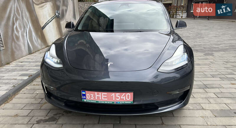 Седан Tesla Model 3 2018 в Охтирці