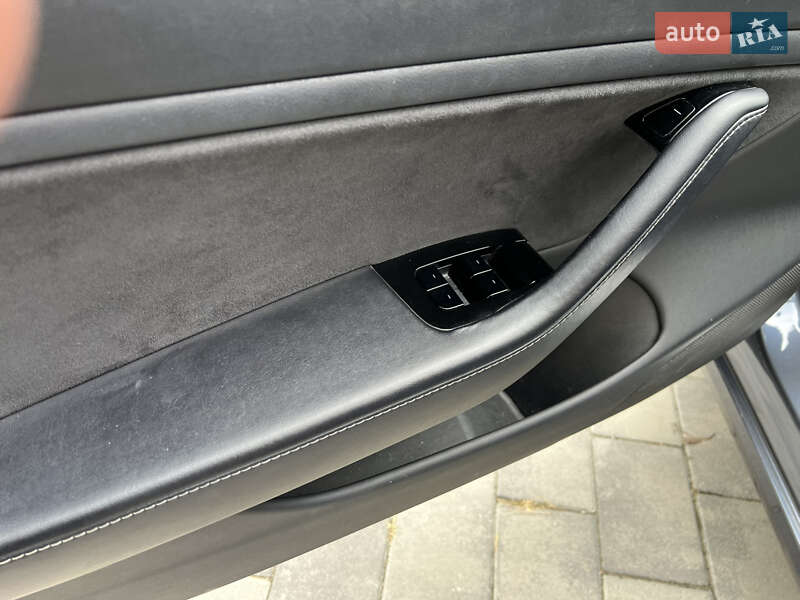 Седан Tesla Model 3 2018 в Охтирці