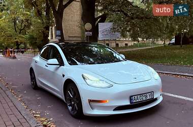 Седан Tesla Model 3 2021 в Киеве