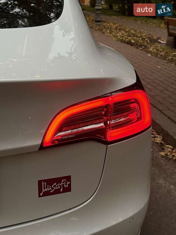 Седан Tesla Model 3 2021 в Києві