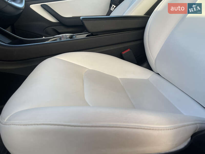 Седан Tesla Model 3 2019 в Тернополе