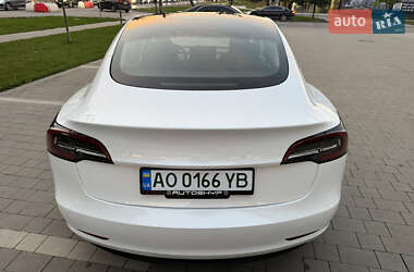 Седан Tesla Model 3 2021 в 