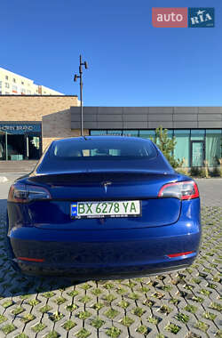Седан Tesla Model 3 2023 в 