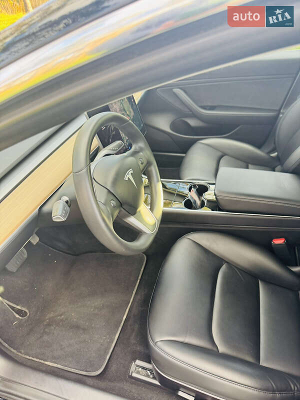 Седан Tesla Model 3 2019 в Житомире
