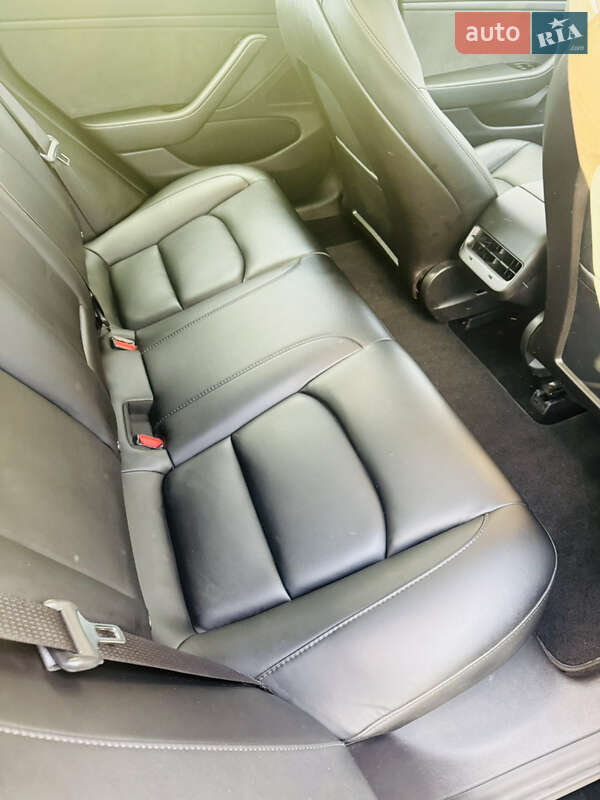 Седан Tesla Model 3 2019 в Житомире
