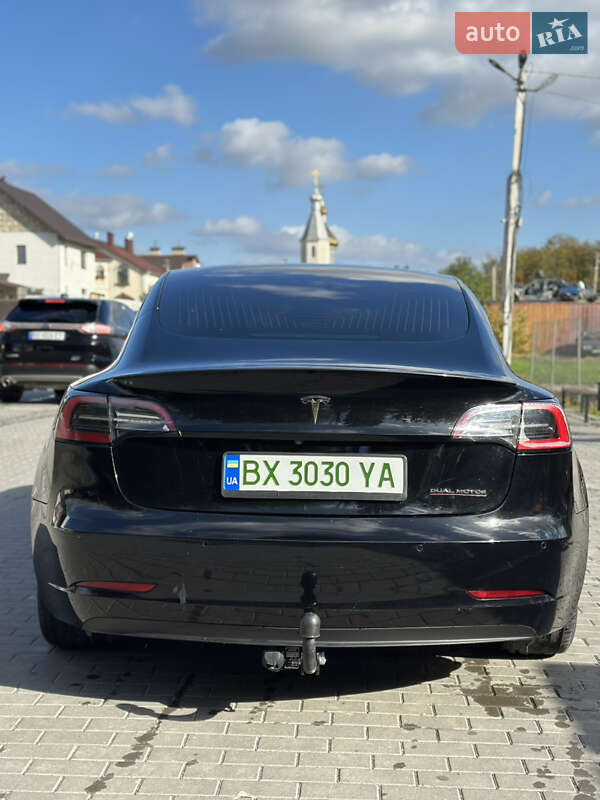 Седан Tesla Model 3 2019 в Чернівцях