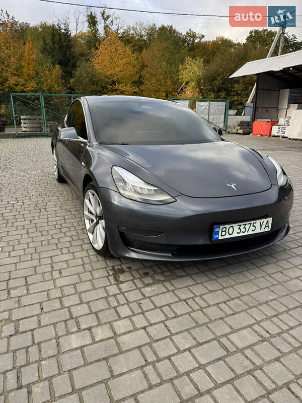 Седан Tesla Model 3 2019 в Копичинці