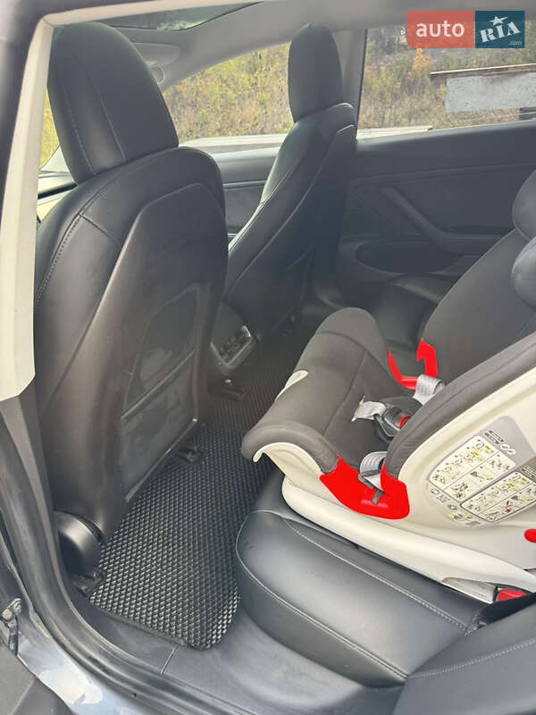 Седан Tesla Model 3 2019 в Копичинці