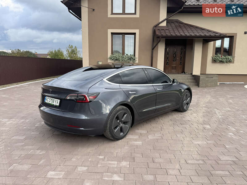 Седан Tesla Model 3 2020 в Львове