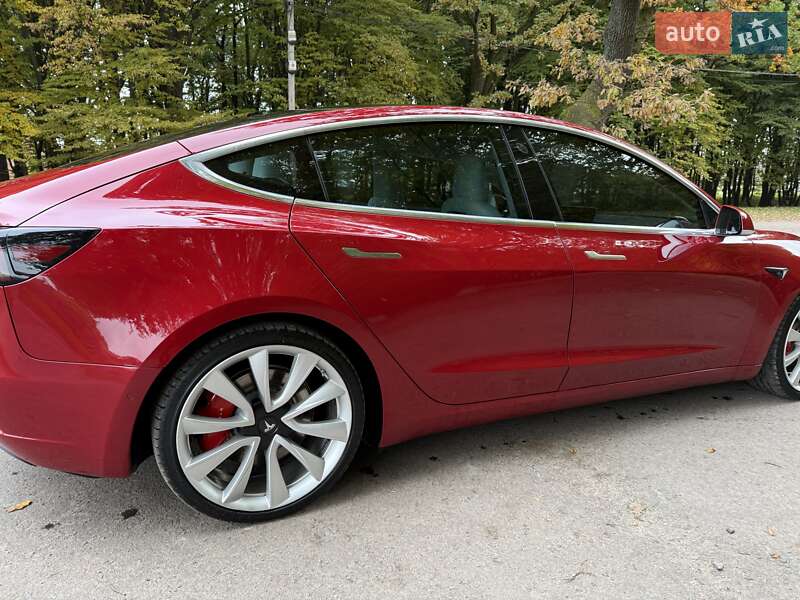Седан Tesla Model 3 2019 в Львові