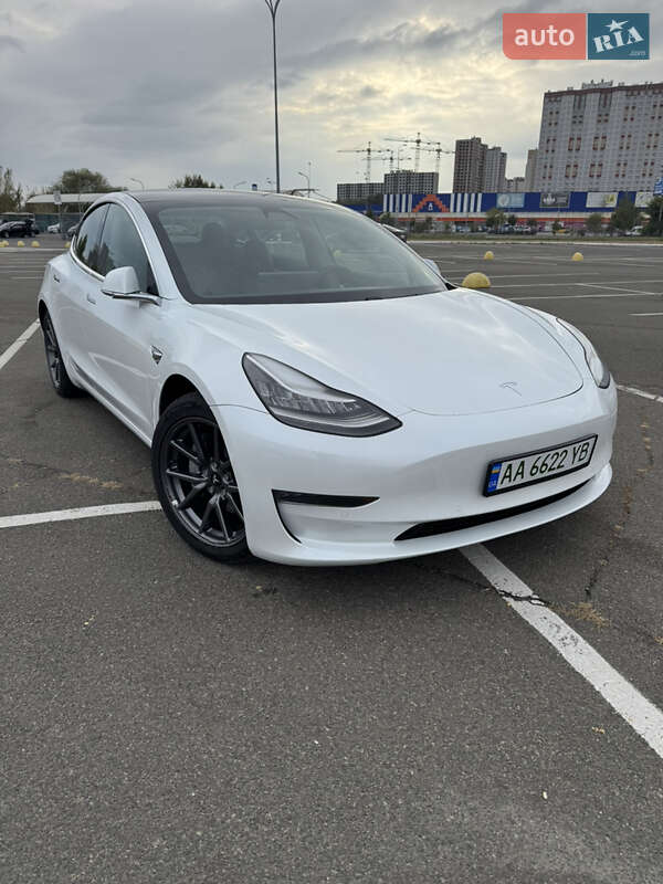 Седан Tesla Model 3 2020 в Києві