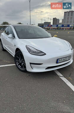 Седан Tesla Model 3 2020 в 