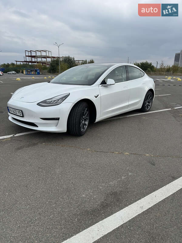 Седан Tesla Model 3 2020 в Києві