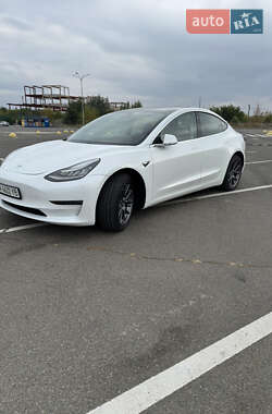Седан Tesla Model 3 2020 в 