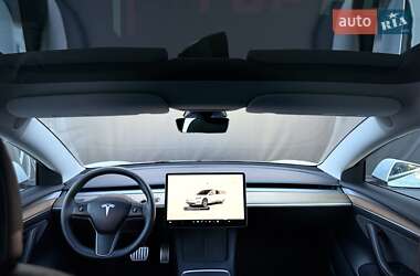 Седан Tesla Model 3 2023 в 