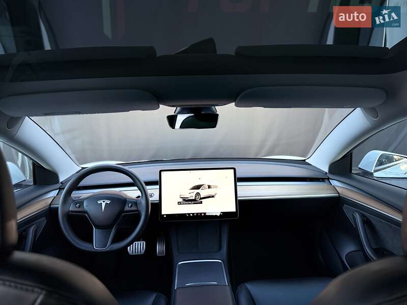 Седан Tesla Model 3 2023 в Львове