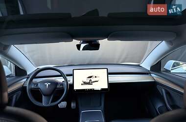 Седан Tesla Model 3 2023 в 