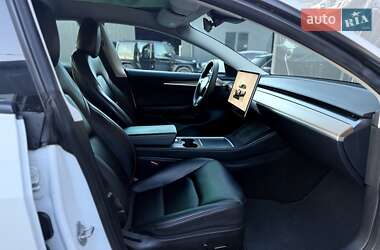 Седан Tesla Model 3 2023 в 