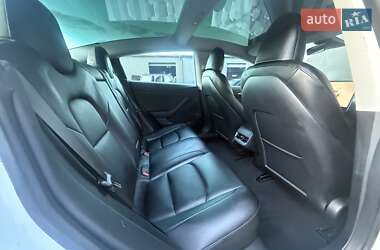 Седан Tesla Model 3 2023 в 