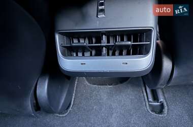 Седан Tesla Model 3 2023 в 