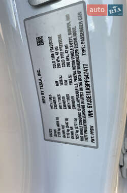 Седан Tesla Model 3 2023 в 