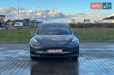 Седан Tesla Model 3 2020 в 