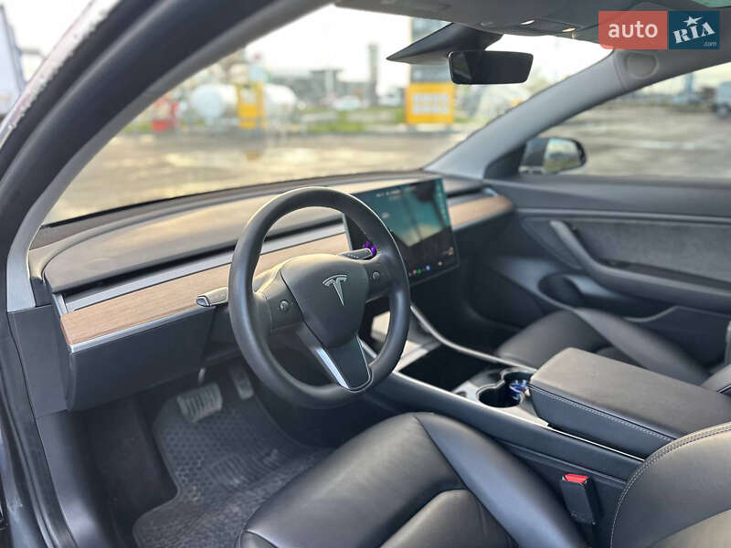 Седан Tesla Model 3 2020 в Луцьку