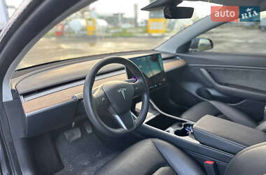 Седан Tesla Model 3 2020 в 