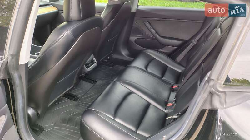 Седан Tesla Model 3 2019 в Киеве