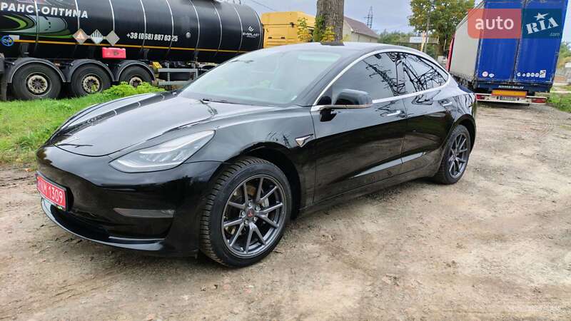 Седан Tesla Model 3 2019 в Киеве