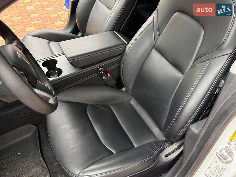 Седан Tesla Model 3 2021 в Одесі