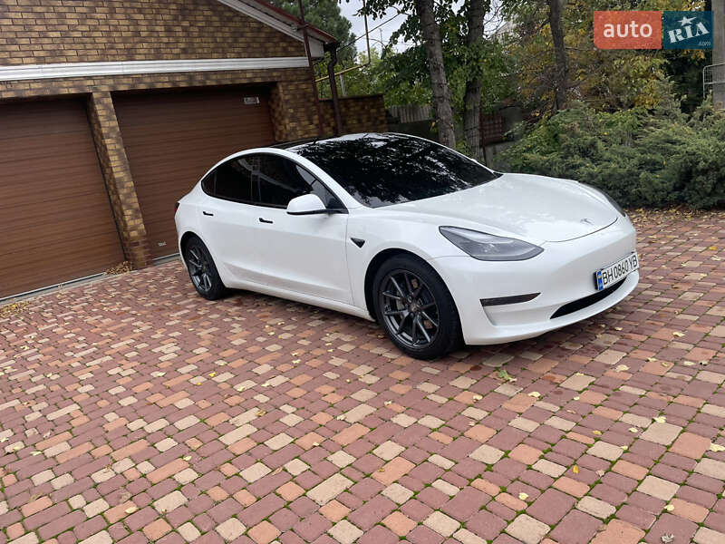 Седан Tesla Model 3 2021 в Одесі