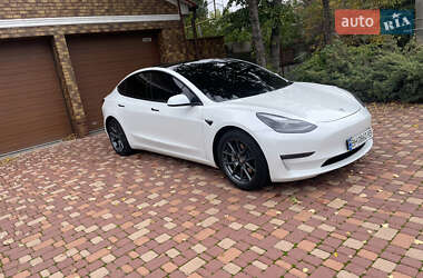 Седан Tesla Model 3 2021 в 