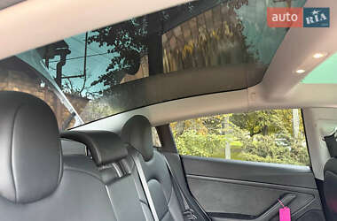 Седан Tesla Model 3 2021 в 