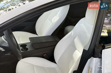 Седан Tesla Model 3 2022 в 