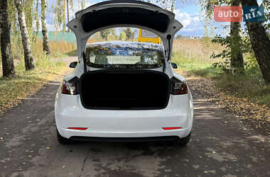 Седан Tesla Model 3 2022 в 