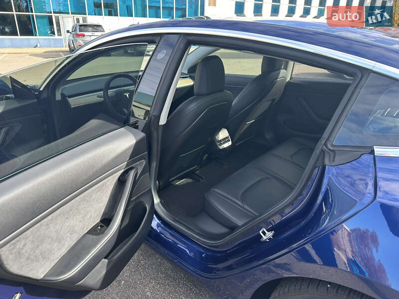 Седан Tesla Model 3 2018 в Кривом Роге