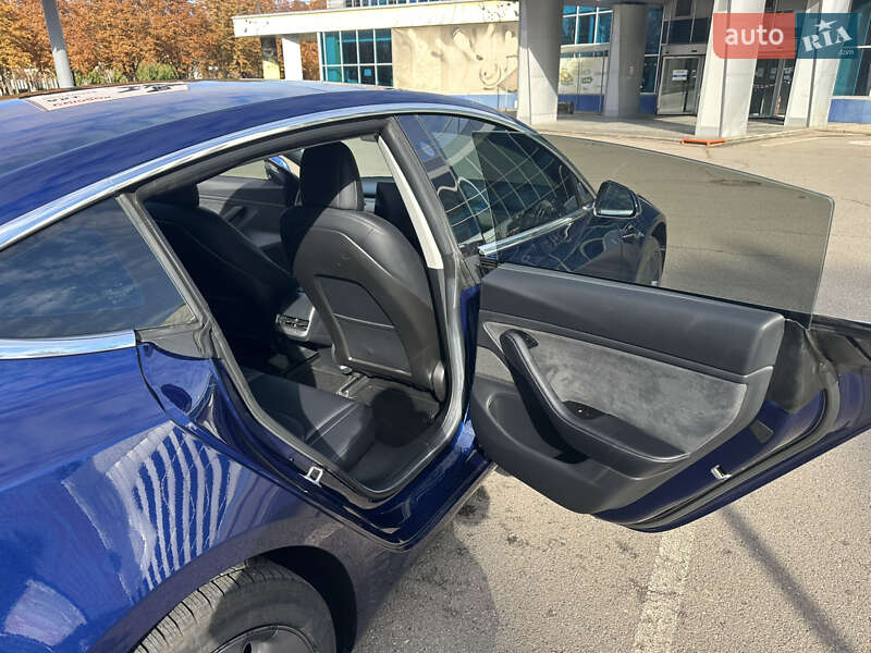 Седан Tesla Model 3 2018 в Кривом Роге