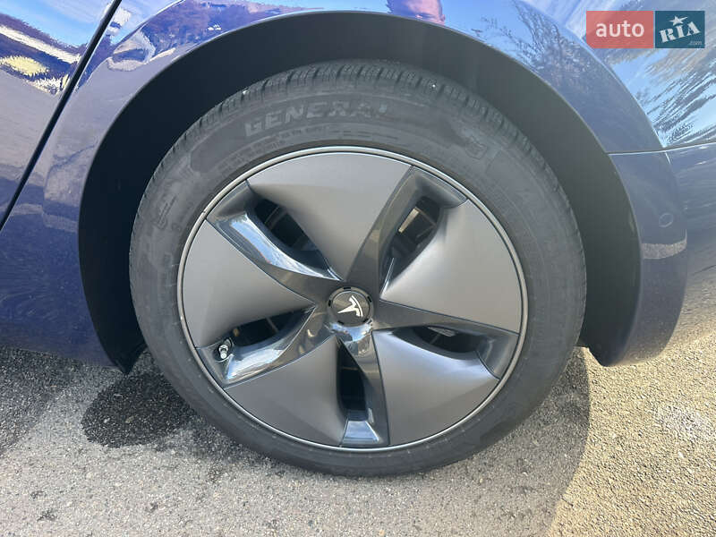 Седан Tesla Model 3 2018 в Кривом Роге